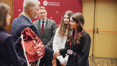 Zaproszenie na Inaugurację IV edycji Programu Tutorskiego UwB "Uczeń jako badacz, naukowiec i odkrywca"